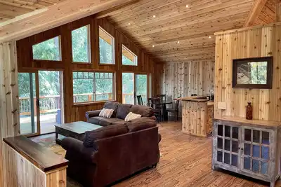 Image de Spacious Priest Lake Retreat with lake views and pet friendly