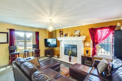 Image de Central Kansas City Home < 3 Mi to Downtown!