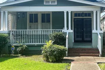 Image de Beautiful Cottage - Prime Downtown Location!