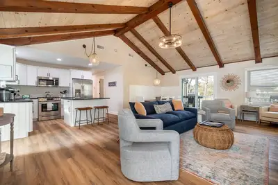 Image de Lake Escape's Barefoot Bungalow