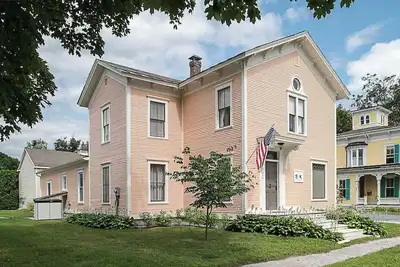 Image de Luxurious guest home with private art gallery in the heart of a historic village