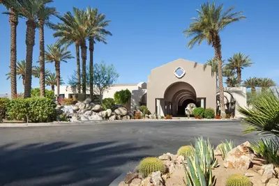 The perfect spot to spend Palm Springs Modernism Week in luxury