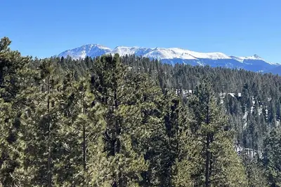 Image de Hot Tub ~ New 36' deck ~ 31 acres ~Views ~ Border's National Forest ~ Private
