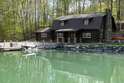 Image de Tipton Run Lodge: Luxurious Log Cabin with Private Pond!