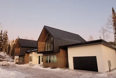 Modern Scandinavian cabin steps away from slopes. Ski-in-Ski-out with Jacuzzi!