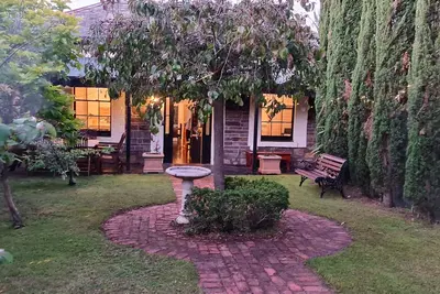 Image de 3 bdrm 1860s Bluestone Cottage 15 mins to Cbd