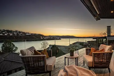 Image de Villa by the beach, 10 min from city center.