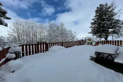 Image de Appart neuf, déco soignée sur la piste, Ski in\/Ski out avec grand jardin privé