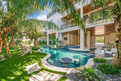 Image de Luxury Villa with Rooftop Deck, Putting Green, and Pool/Spa!