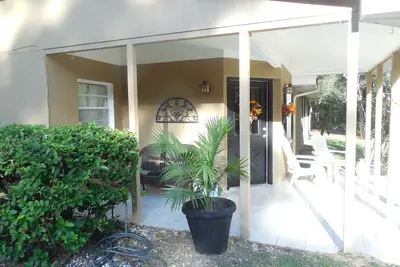 Image de Peaceful 2. 5 acres setting in horse country - sit back and relax