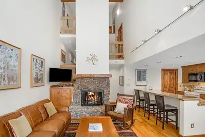 Image de Convenient East Vail 3 Bedroom + Loft Townhome w/ Garage by Gorecreek Rentals