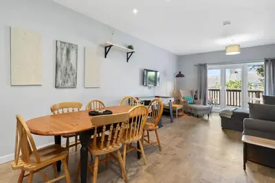 Image de Modern Home with Parking. Business and Leisure