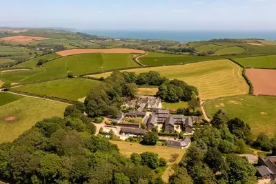 Image de Spacious South Devon barn - large garden, stunning beaches, perfect for families