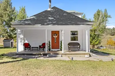 Beautifully remodeled ranch house in the mountains of Rye, Co
