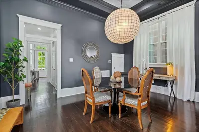 Image de Uptown Designer Home l 3 bedroom l 3 blocks to Magazine St