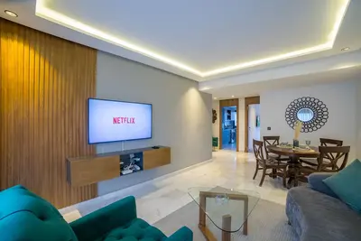 Image de Elegant Urban Escape: Centrally-located Large 1-Br Apartment