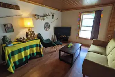 Image de Convenient, cozy, and colorful 2 Bed\/1 Bath Home