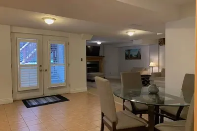 Image de Large walk-out Basement Unit in central Richmond Hill