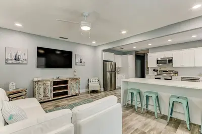 Image de Remodeled home walking distance to Canal St.