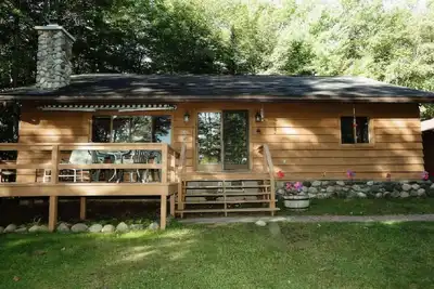 Image de Birchwood Retreat located on private Finely Lake
