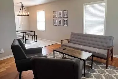 Image de Affordable Home by Tinker and 6 mi to Downtown Okc