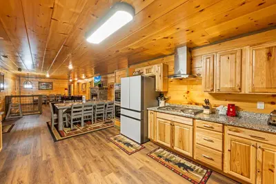 Image de Spacious 5 Bedrooms, 6 King Beds, 2 Bunk Bed, Theater, Fire Pit, Ht, Gr, 4. 5batt.