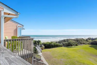 Image de Southern Tide at Sound of the Sea-Views, Poolside Relaxation, Steps to the Beach