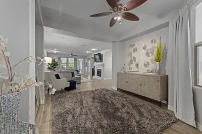 Image de North Scottsdale-Luxurious, newly-renovated condo, great location in Kierland