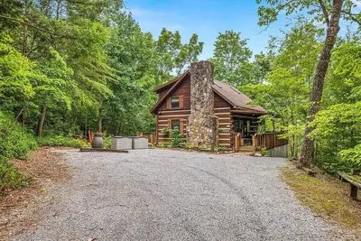 Image de Charming Rustic Cabin, Just 10 minutes from DollyWood and Major Attractions!