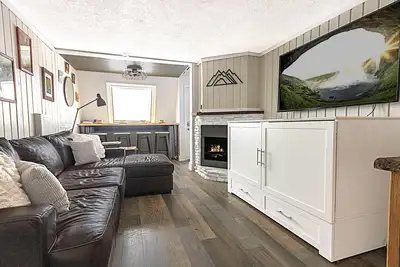 Image de Sr 21a: Summer modern mountain retreat! Ev charger & dogs welcome!