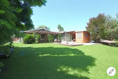 Image de Spacious Beach Residence w Backyard Pond & Hot Tub