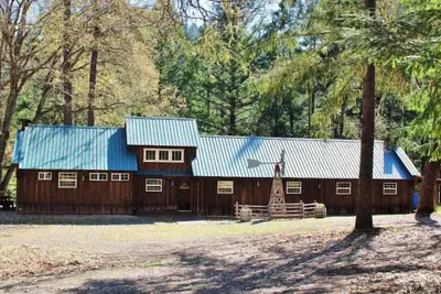 Image de Bunkhouse • Sleeps 20 • Weddings • Reunions •WiFi