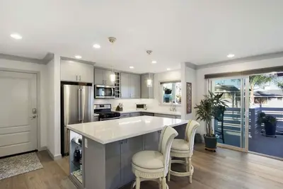 Image de Lantern District unit with Spacious Rooftop patio w/360 view