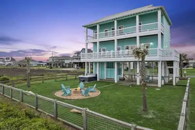 Image de Beachfront Dream: Hottub-fenced yard-pets-walkover