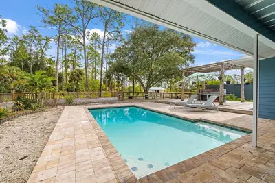 Image de Swfl Winter Retreat! Huge Pool 25min to the beach!
