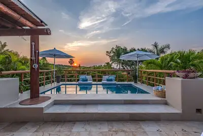 Image de A luxurious four-bedroom 2 level retreat