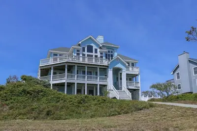 Image de Beach Break - See the Sun Rise over the Ocean from this 5 Br Semi-Oceanfront home w/Private Pool