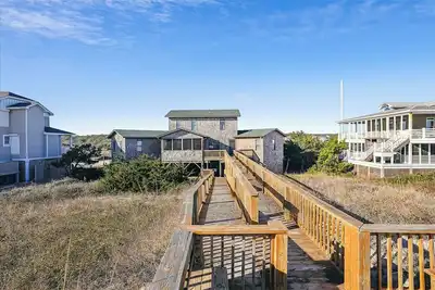 Image de 6 Bedroom Oceanfront Cottage w/Walkway to Beach