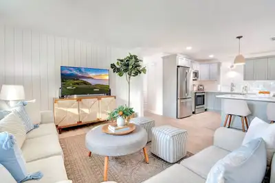Image de Charming Coastal Home Near Top Rated Beaches - Hot Tub, Fire Pit, Bikes