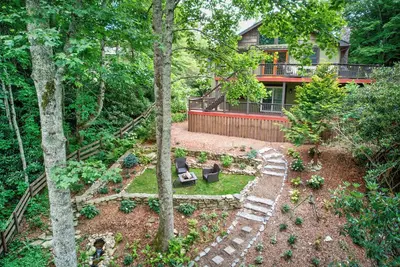 Image de Bigfoot Bungalow - Blowing Rock area with hot tub, yard, near Parkway