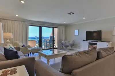 Image de Aegean 305: Spacious Beachfront Retreat w/ Pool and Gulf Views