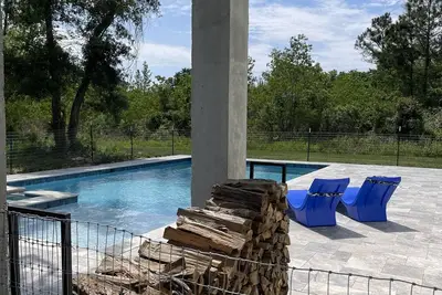 Image de Beautiful Bsl home with pool, hot tub, jacuzzi bath,