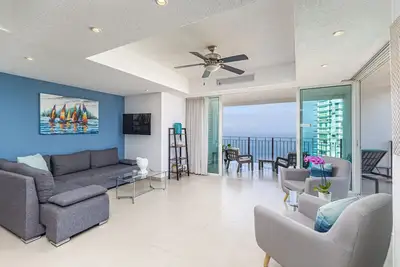 Image de Amazing view! 16th floor, beach front condo in resort community
