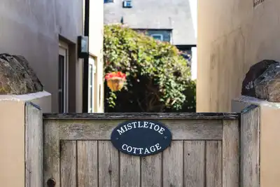Image de Mistletoe Cottage, romantic, country holiday cottage in Bamburgh