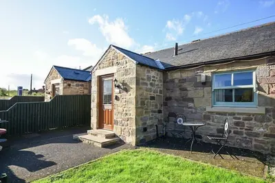 Image de Dunlin Cottage - Lucker Steadings, pet friendly in Lucker