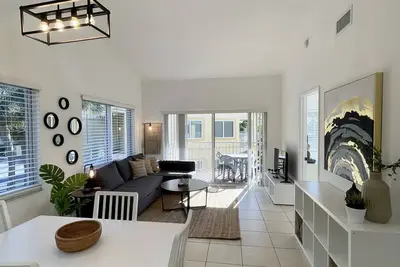 Image de 290c - Sunny 2 Bed Apt in West Boca - Close to Evert & Boca Prep
