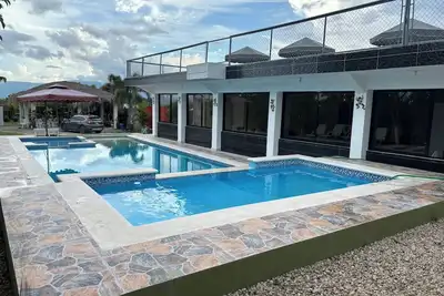 Image de Private vacation home with mountain views -Pool-Bbq