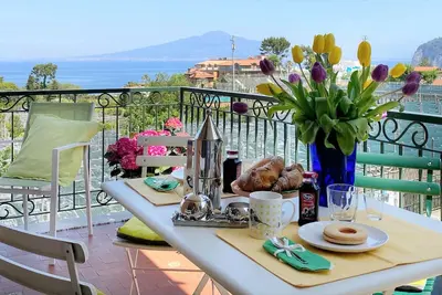 Image de Amazing apt with breathtaking seaview&Vesuvius in Sorrento center near the beach
