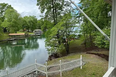 Image de Quiet, waterfront cottage - come relax and enjoy the lake