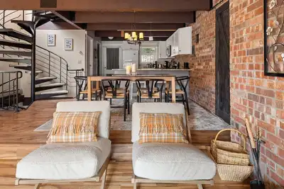 Image de Community pool, private dining on the deck!